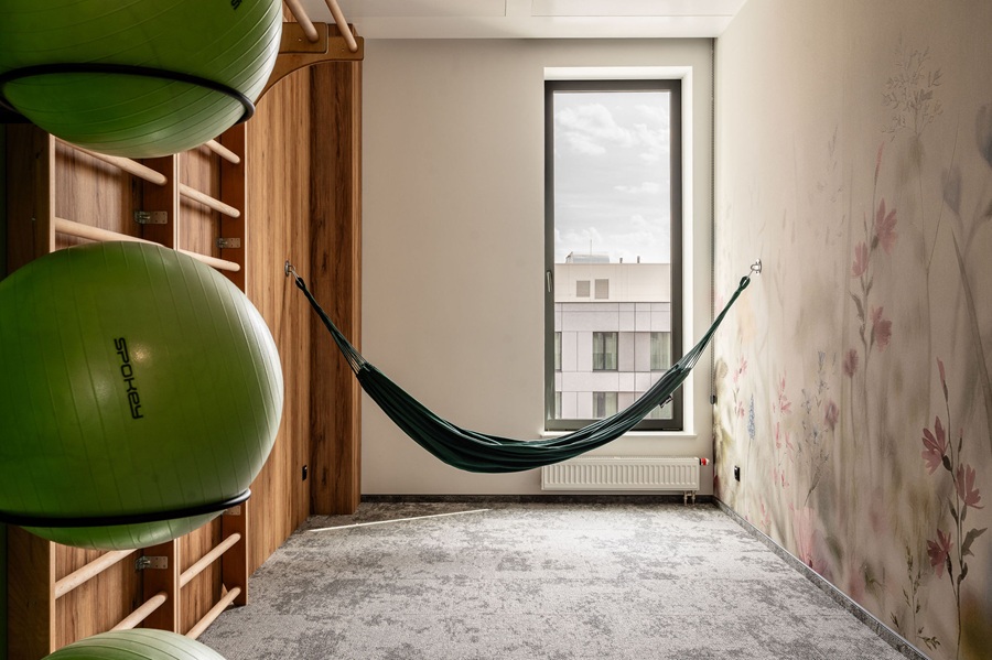 JAK PROJEKTOWAĆ PRZESTRZENIE BIUROWE WSPIERAJĄCE NEURORÓŻNORODNOŚĆ?