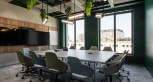 Biuro, które wspiera dobrostan. Jak przestrzeń pracy wpływa na wellbeing pracowników?