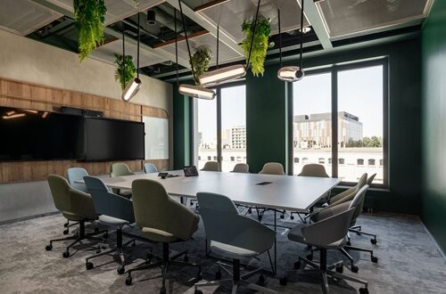 Biuro, które wspiera dobrostan. Jak przestrzeń pracy wpływa na wellbeing pracowników?