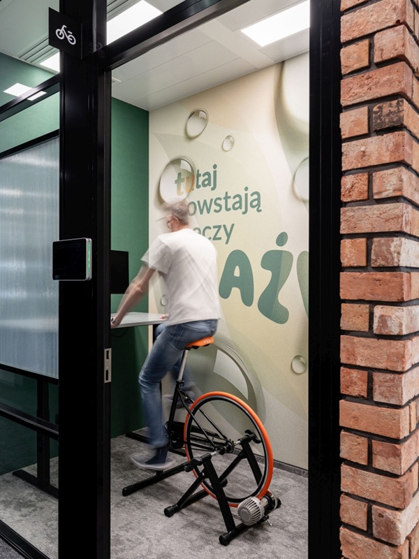 Biuro, które wspiera dobrostan. Jak przestrzeń pracy wpływa na wellbeing pracowników?