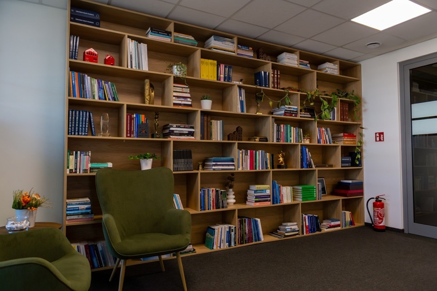 BIURO W NURCIE ZERO WASTE PLAN B GROUP REWITALIZUJE PRZESTRZEŃ DLA ZWIĄZKU MIAST POLSKICH