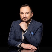 Łukasz Iwanek specjalista branży marketingu internetoweg CEO Internetica_pl