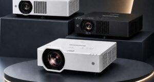 projektor Panasonic PT‑VMQ85 4K do biura 1